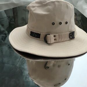 Men’s Outback Canvas Safari Hat 
Walt Disney World
Beige/Tan
Large fits 23”Head